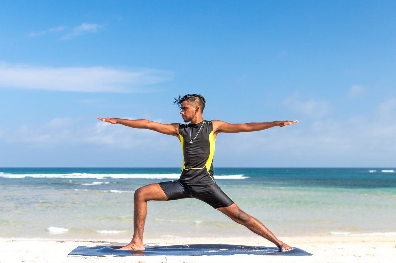 Faire du yoga à travers le monde