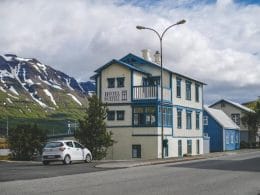 Découvrez l'Hôtel Snæfell : votre oasis de charme au cœur de Seyðisfjörður